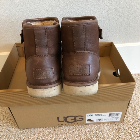 UGG Australia ANKLE BOOTS - Picture 5 of 9